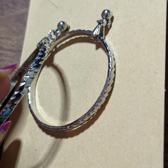 5/$20 vintage silver tone hoops - Picture 1 of 3